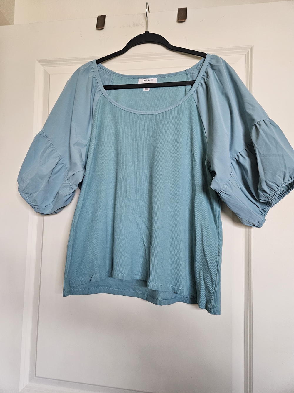 ON 34th Puff-Sleeve Women’s Top